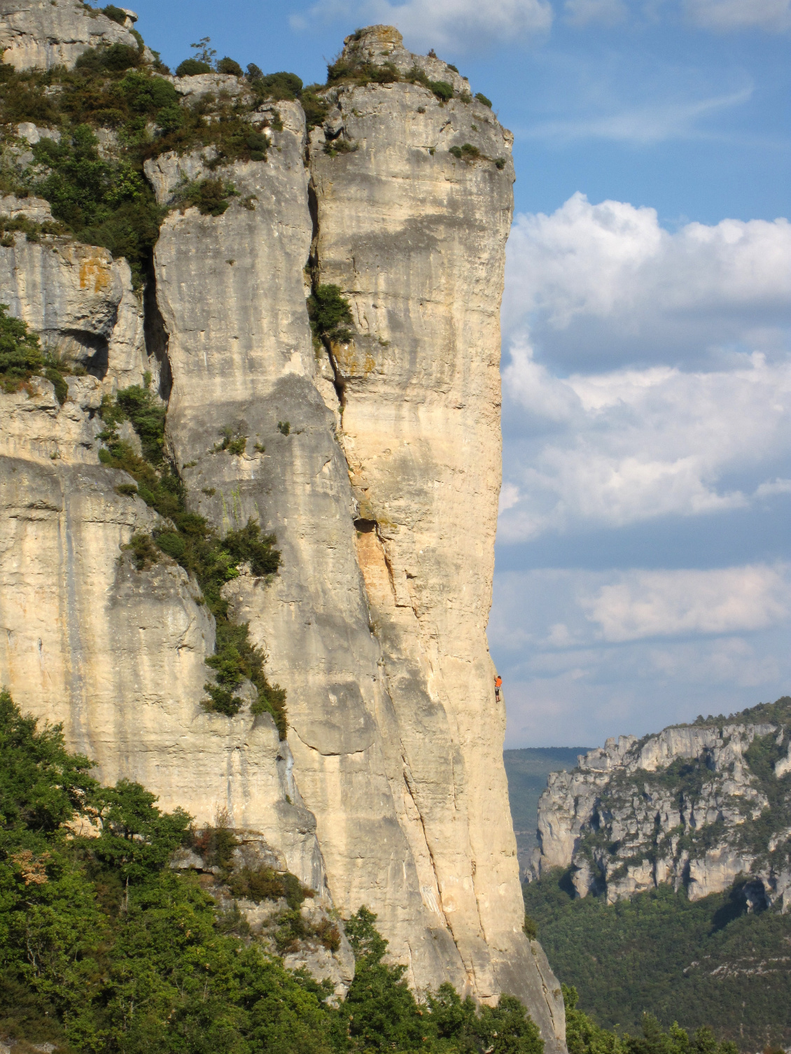 Voyage vertical. Les gorges de la Jonte, de la Dourbie et du Tarn sont un véritable paradis pour le grimpeur.
Photo : Olivier et Johanna.
