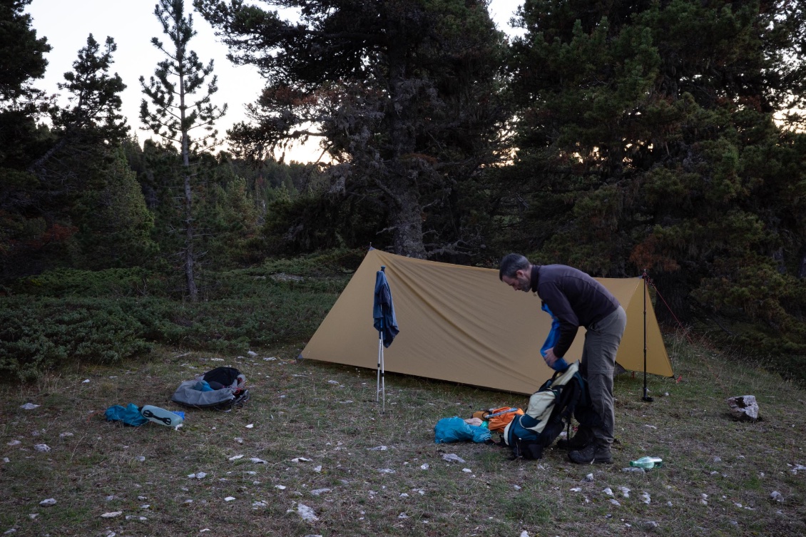 Bivouac non loin des fontaines du Play. Merci à qui d'avoir porté les bières :)