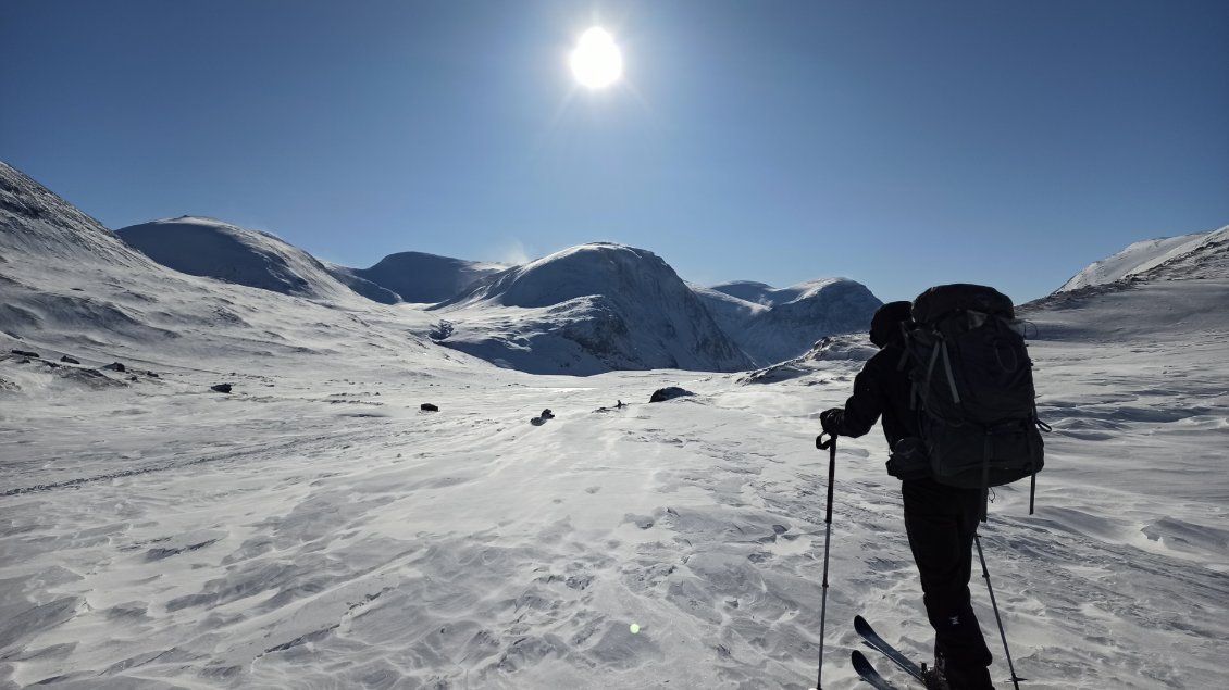 J4. Une fois dans la vallée, impossible de se tromper, c'est un vrai couloir sans porte, tout du moins en ski de randonnée nordique.