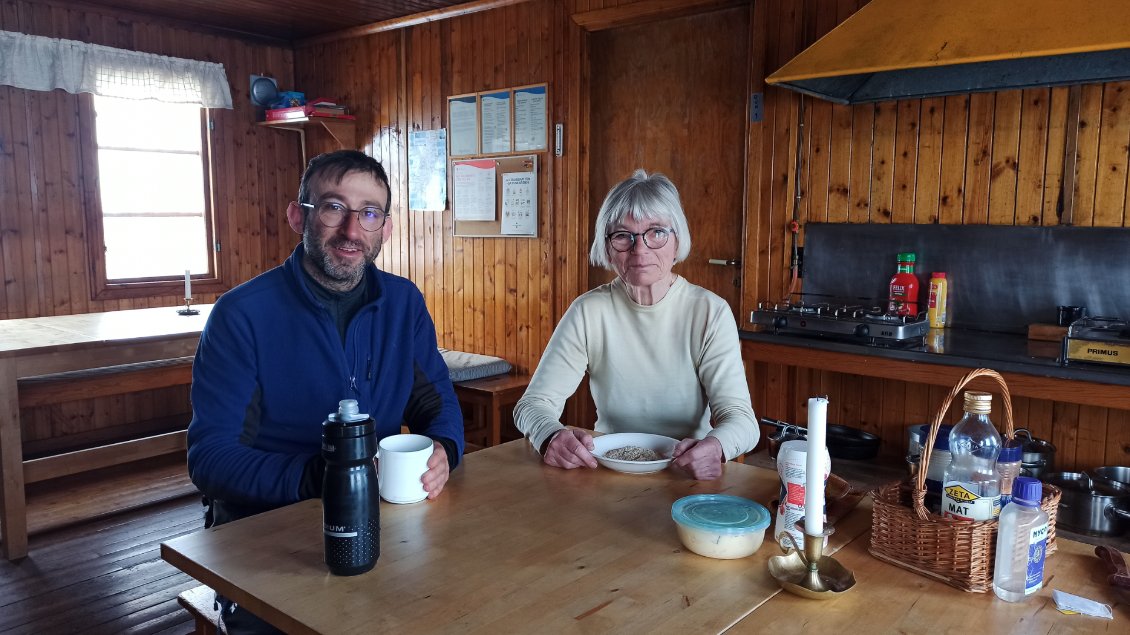 J10. Petit-déjeuner avec Ingunn, Finlandaise de 70 ans, grande sportive et une joie de vivre débordante.