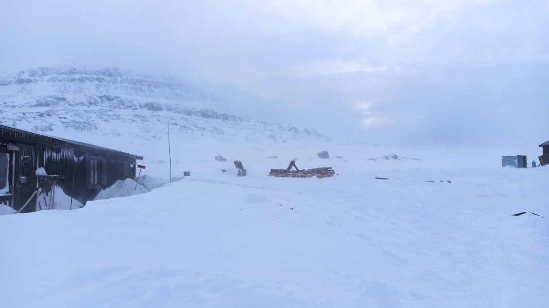 J11. Le refuge de Singi, au départ.