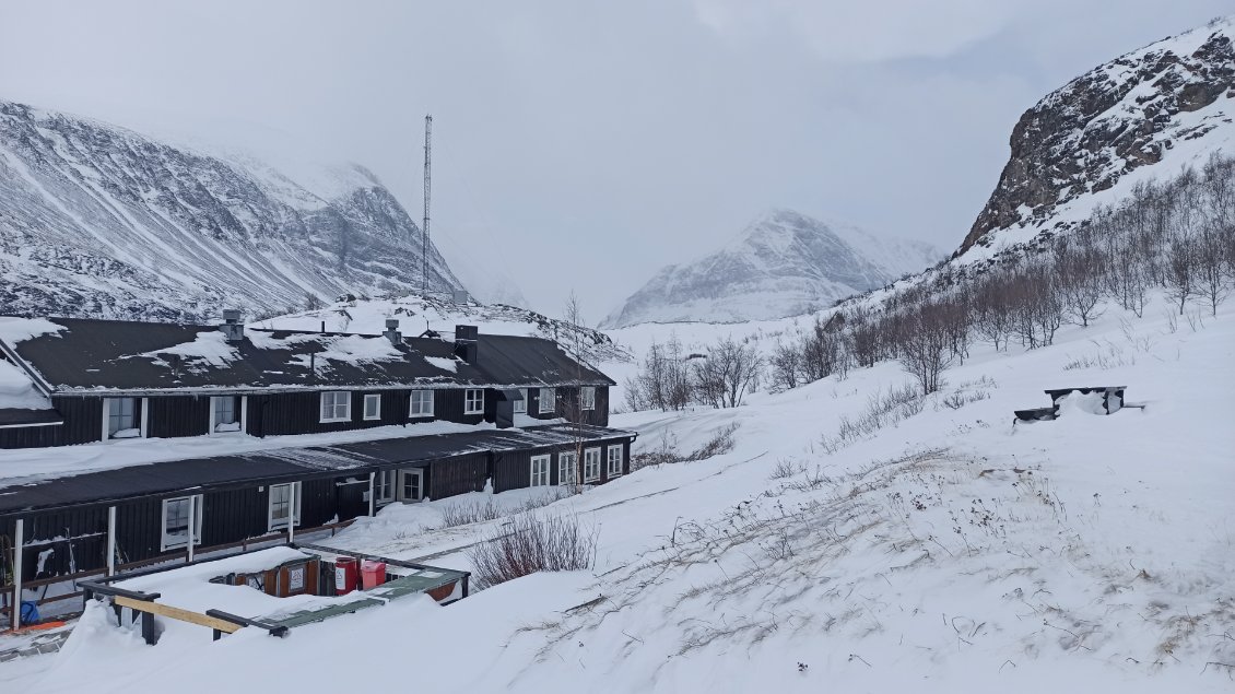 Post Rando J1. La station de montagne Kebnekaise. C'est un immense centre où des compétitions sportives sont régulièrement organisées.