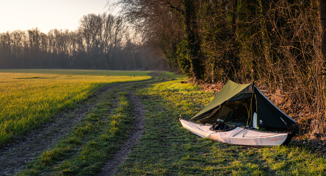 Bivouac, la pagaie ORU sert à monter le tarp !