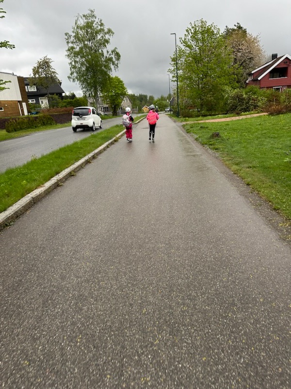 Les enfants vont à l’école à pied ou à vélo