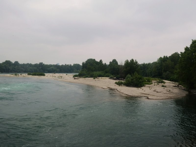 Encore quelques îles de graviers avant que le Rhône ne soit endigué pour la traversée de Lyon