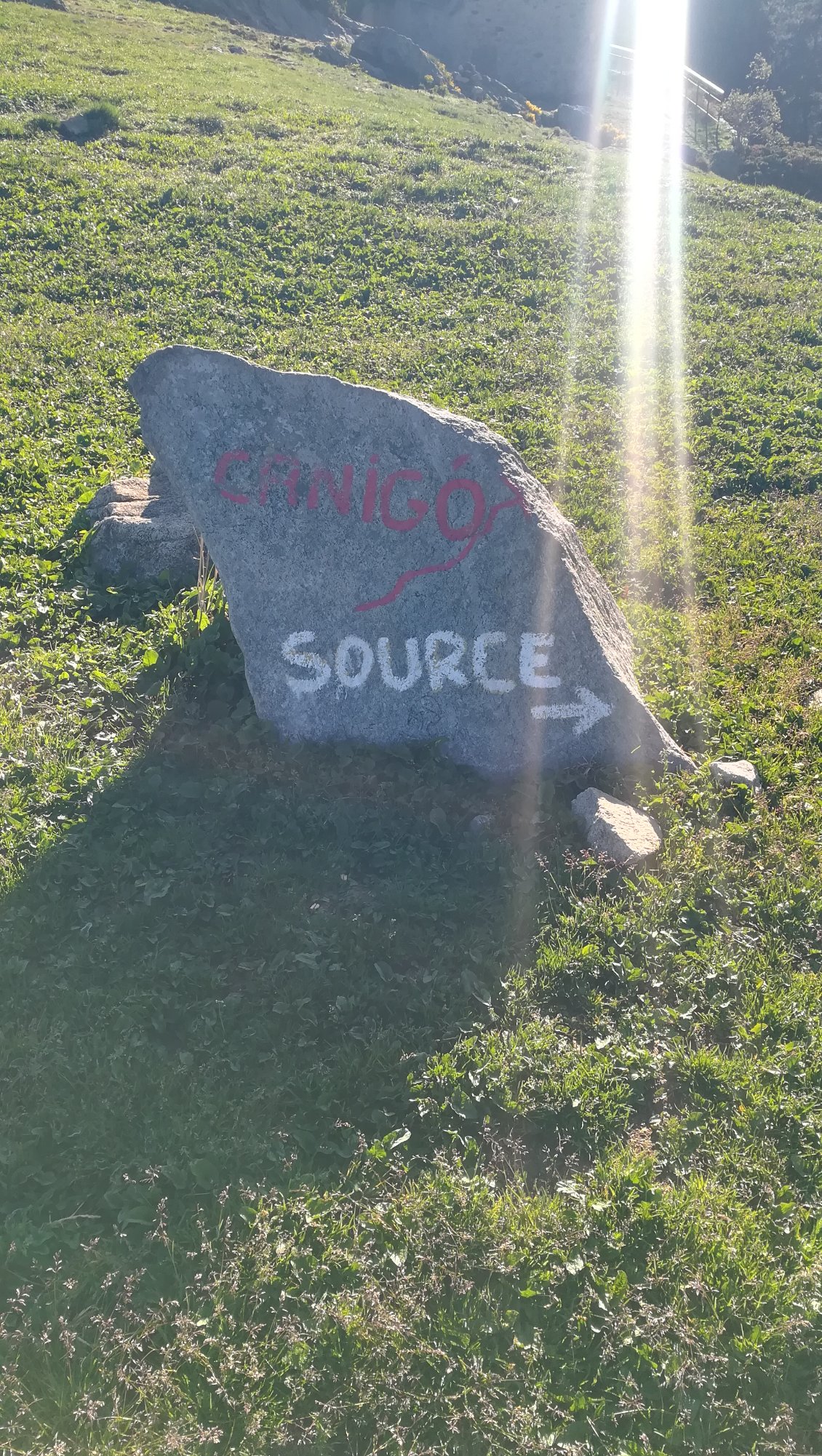 La.source est à sec, preuve du manque d'eau dans cette région