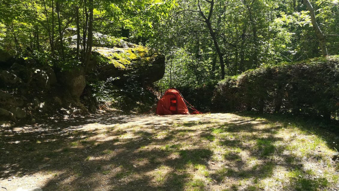 Notre tente au camping, seuls au monde ou presque