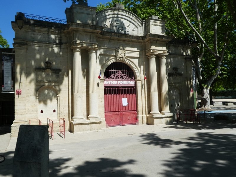 L entrée des arènes