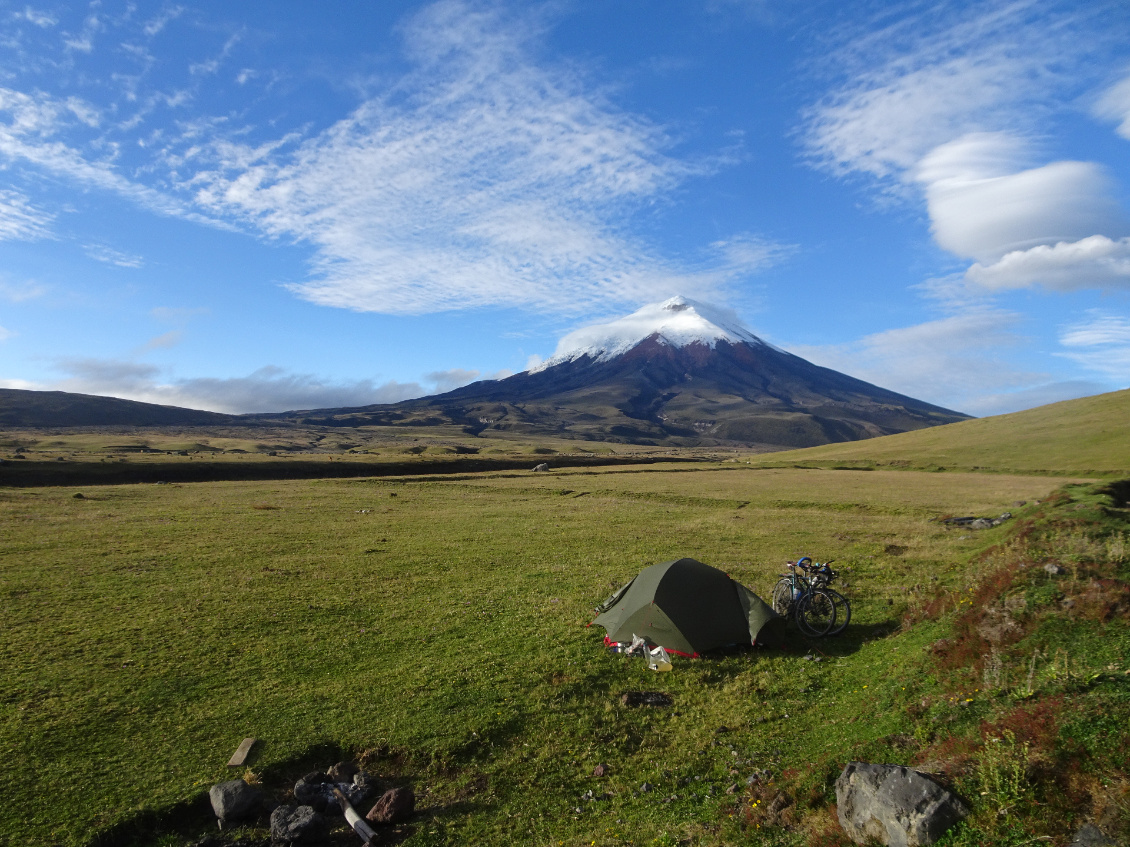 Bivouac devant le volcan Cotopaxi, en Equateur.
Quentin et Blandine