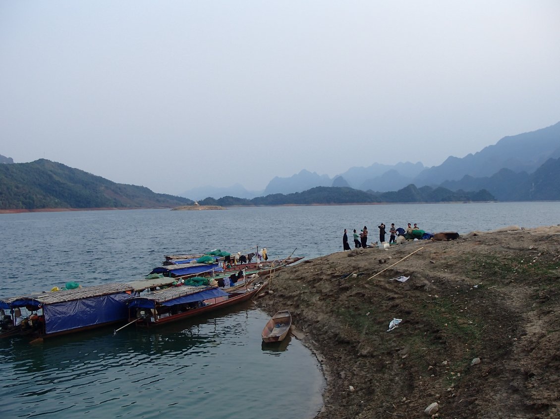 Couverture de VOYAGE DE DEUX MARINS D EAU DOUCE.  EN KAYAK DE MER DANS LE NORD DU VIETNAM