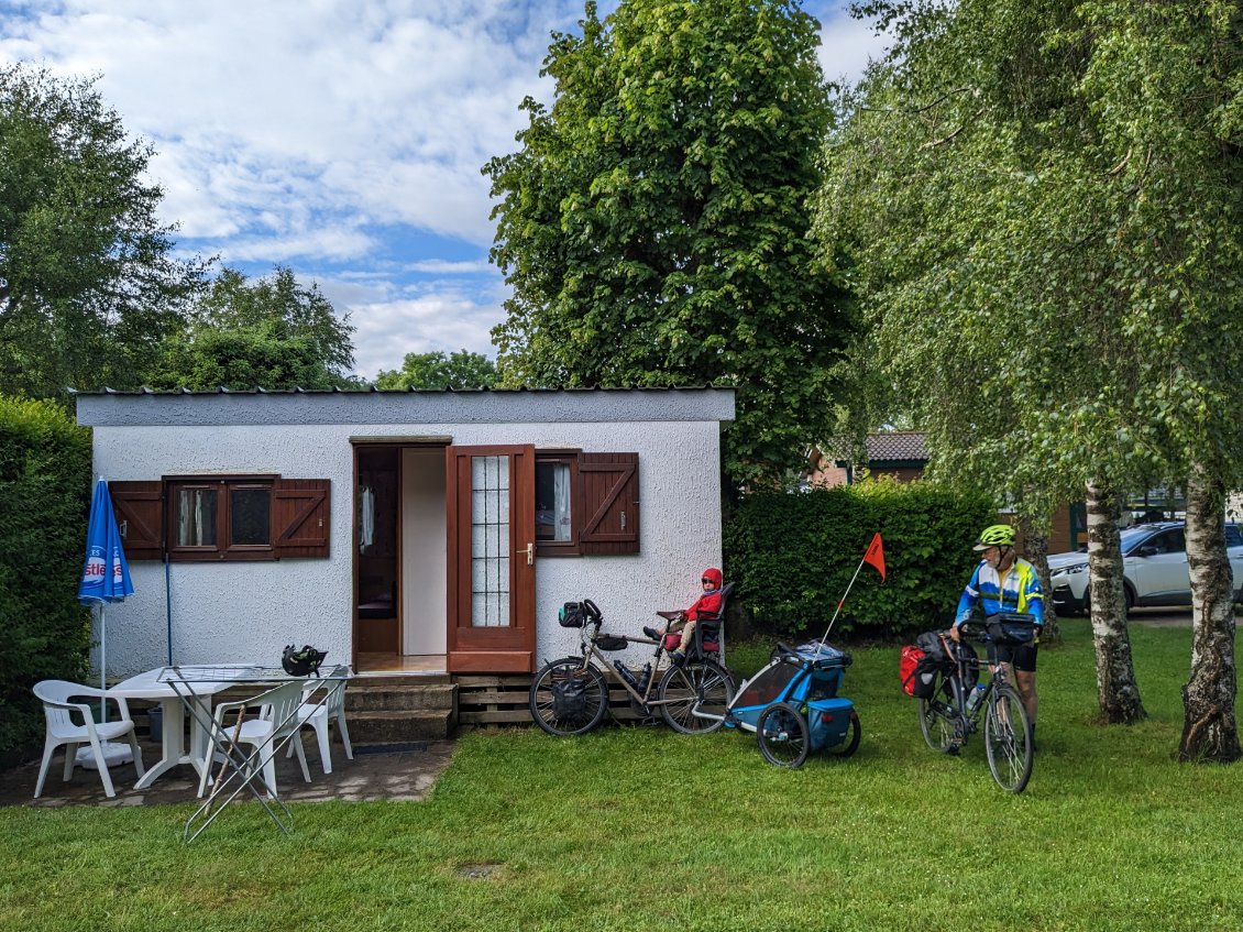 Petit camping familial à Nébouzat, Puy-de-Dôme.