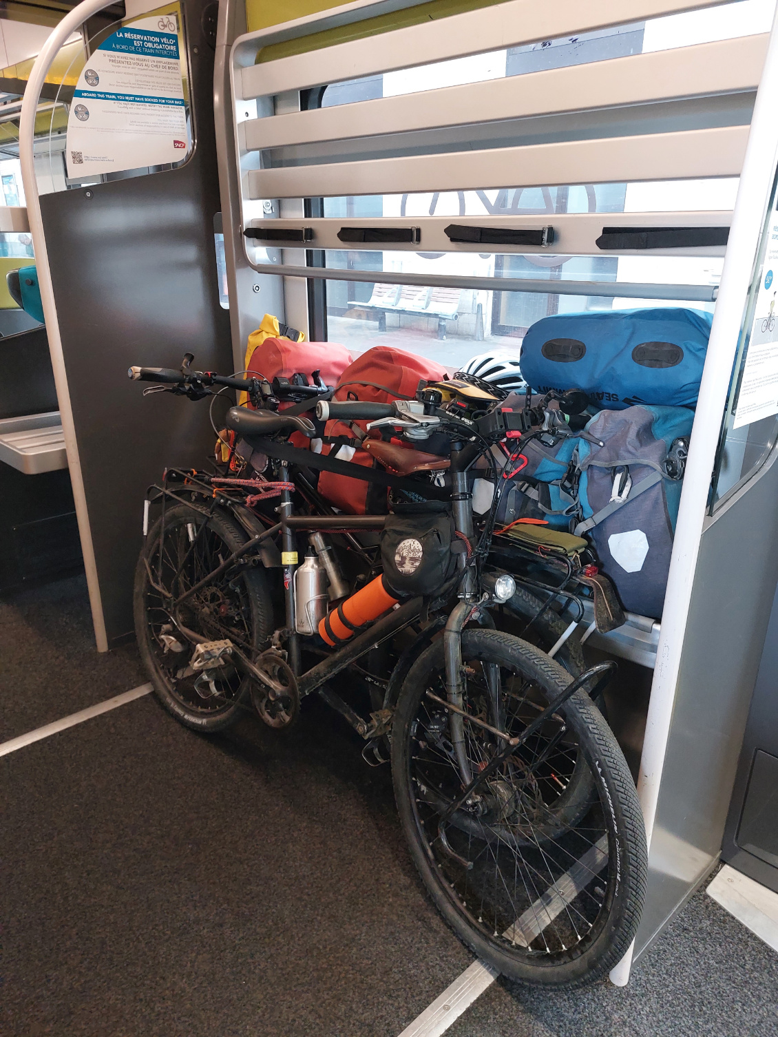 Places vélos dans un Intercité en France.
Photos : Marie