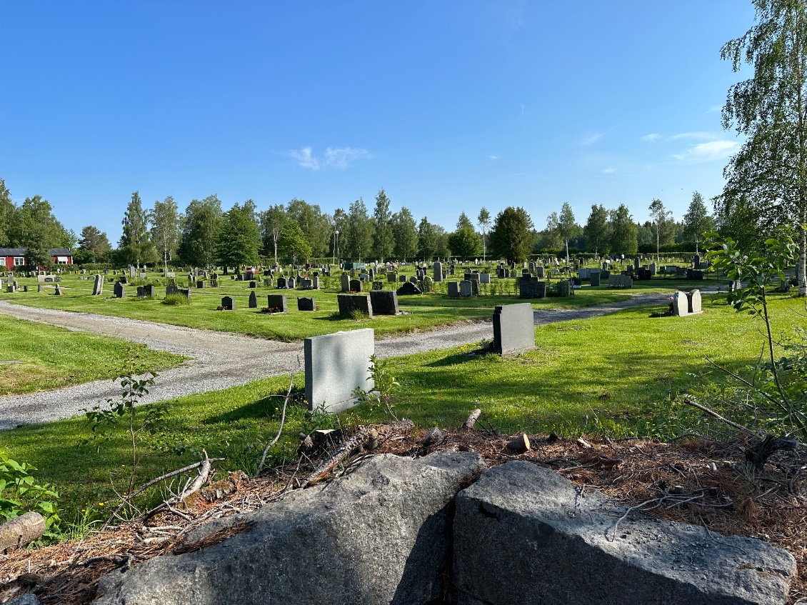 Immense le cimetière