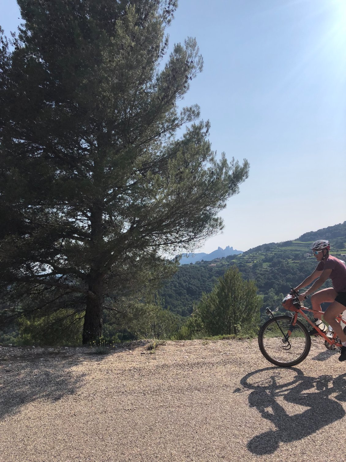 Au loin, les dentelles