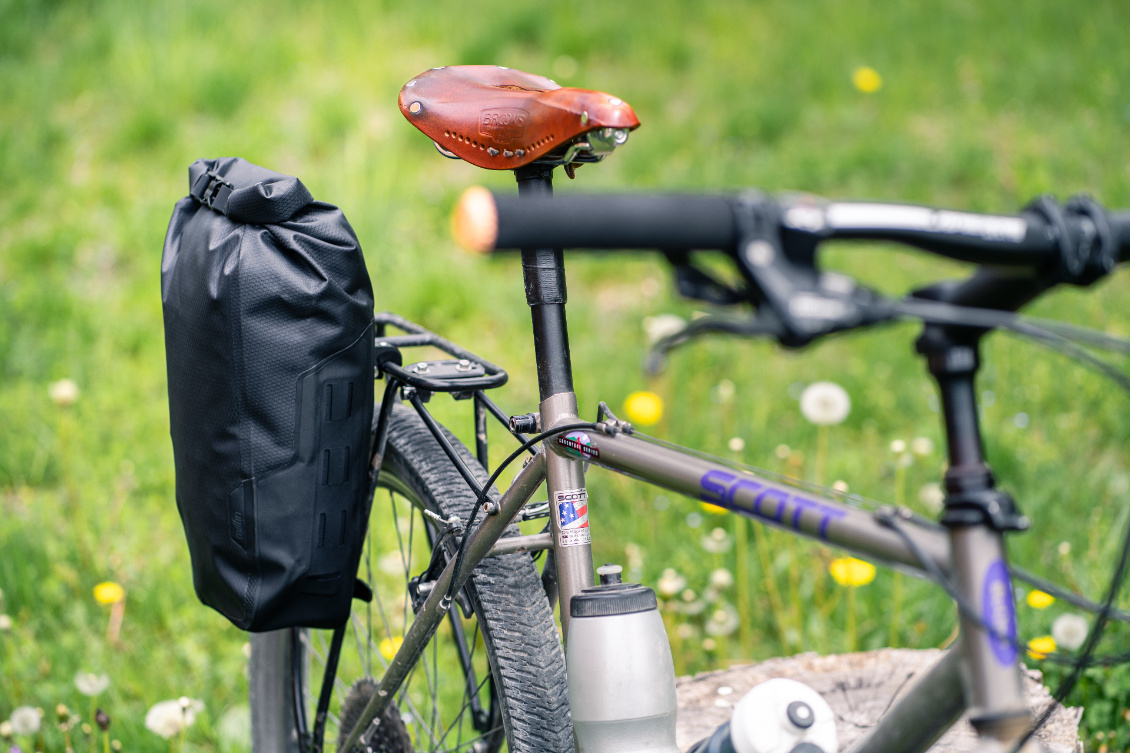 Les sacoches Tailfin sont également très appropriées, et s'adaptent aussi aux porte-bagages classiques.