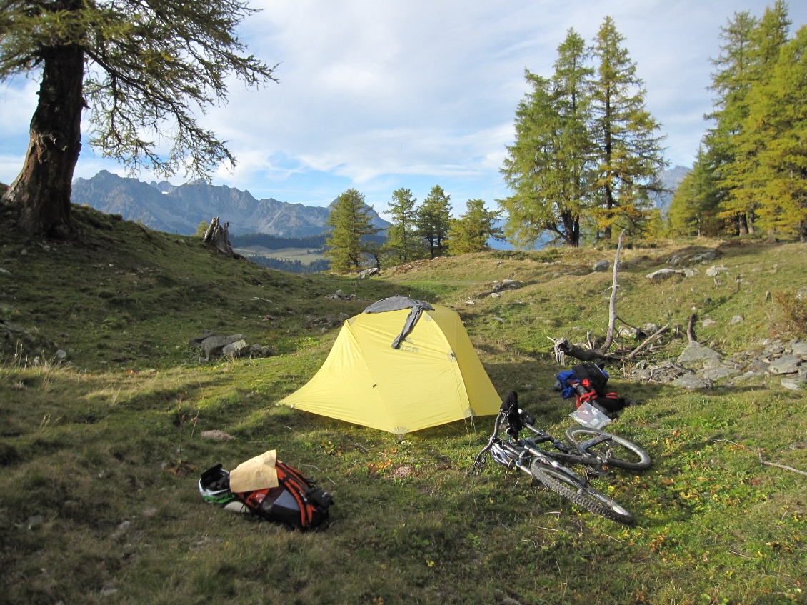 Premier bivouac après avoir dépassé le col de la Forclaz