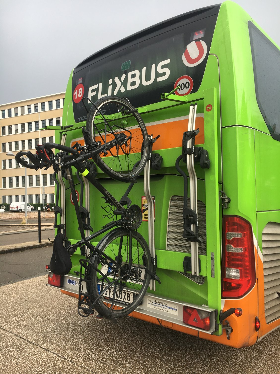 Retour en flixbus. Vélo bien attaché!