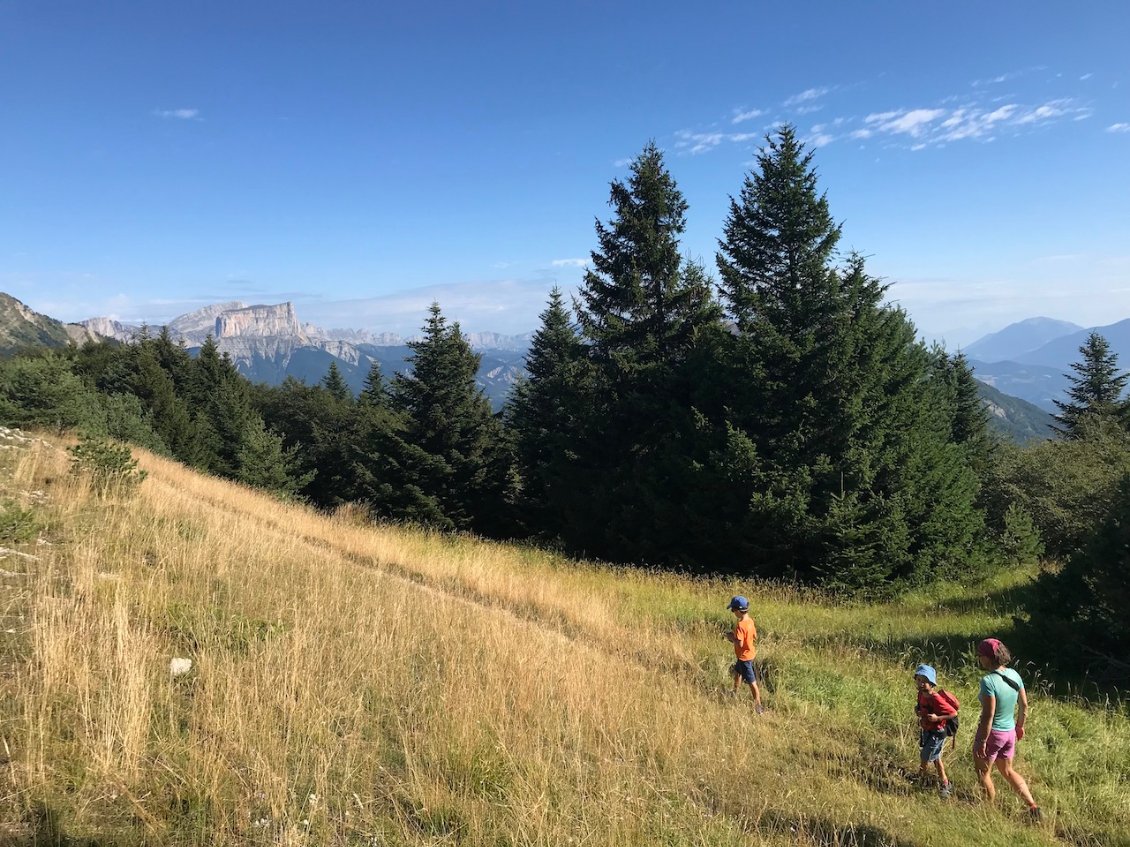 Jour 3 : le bivouac du col de Menée est plié et nous partons pour une petite balade sur les crêtes