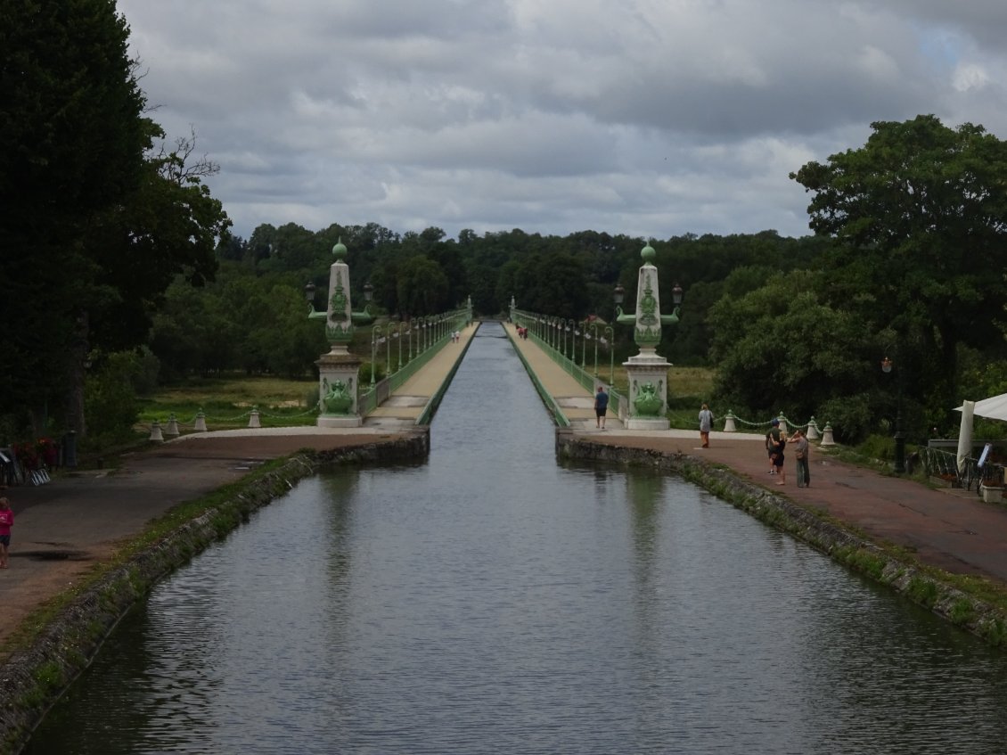 Très beau pont en approchant du Morvan. 