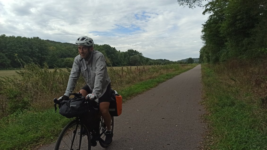 J1. J'emprunte une section de la véloroute N°6, avec souvent de longs tronçons exclusivement réservés aux vélos. Le luxe !