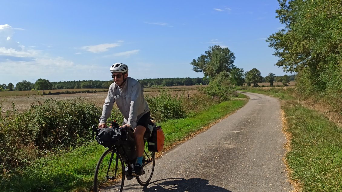 J3. Les petites routes rurales du département de l'Allier.