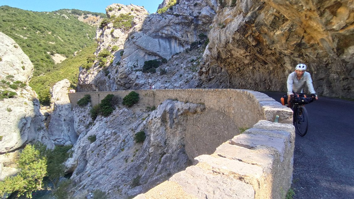 J13. Les gorges sont hyper fréquentées par un tourisme qui fait exprès le déplacement, et les activités de canyoning.