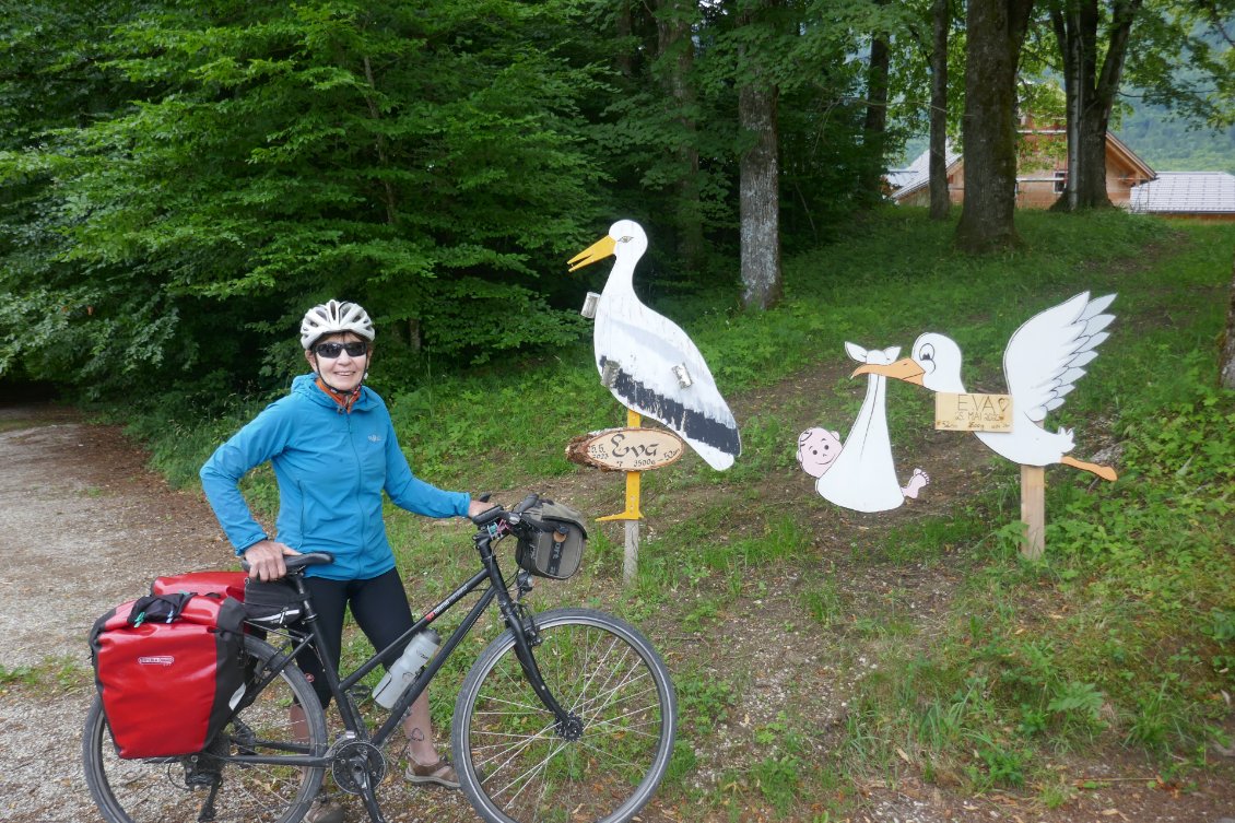 Naissance annoncée sur le bord de la piste.