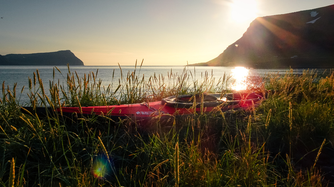 Kayak dans le Hornstrandir.
Photo : Thierry Cunibil