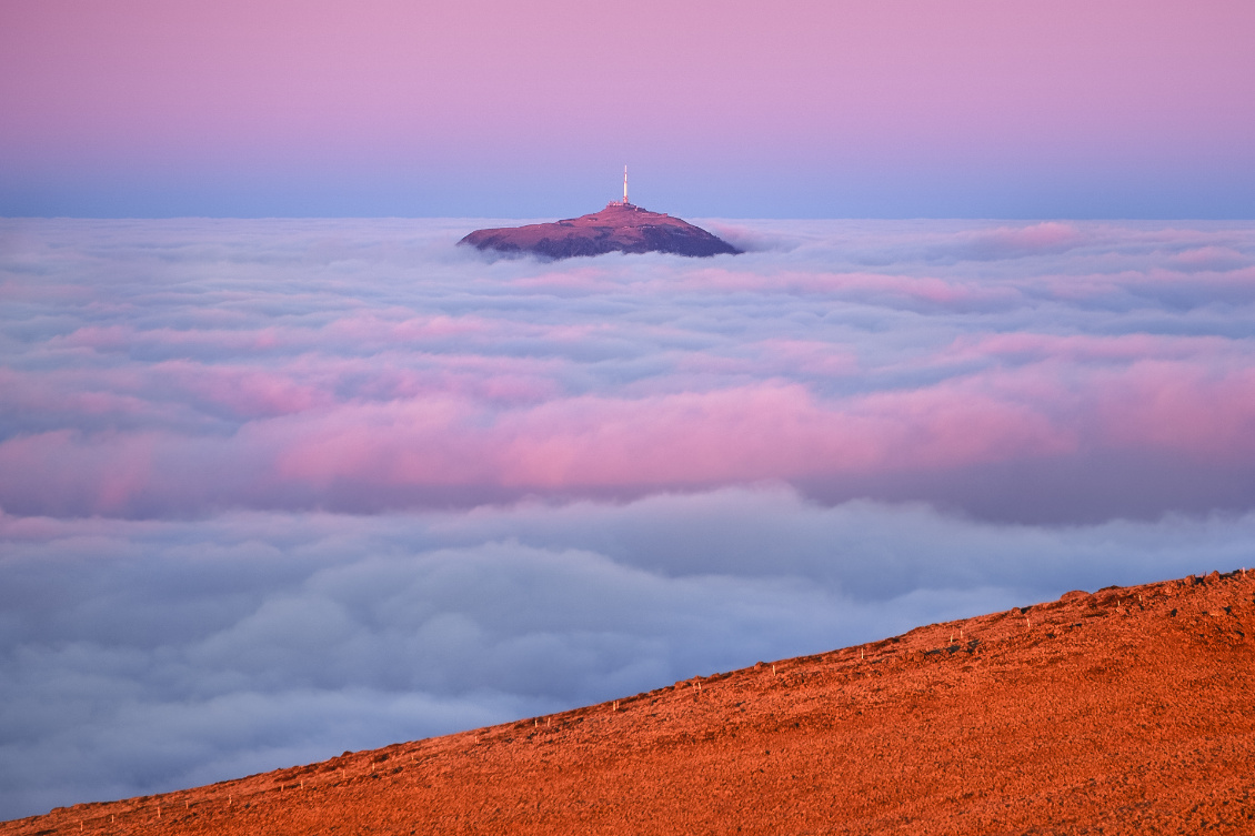 Les îles d’Auvergne. Le puy de Dôme depuis la Banne d’Ordanche.
Photo : Guillaume Hermant.