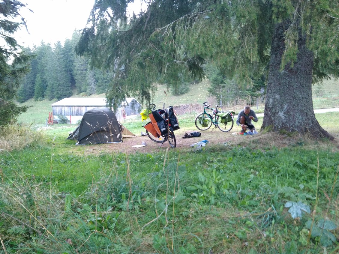 Campement près du gite de la Dalue