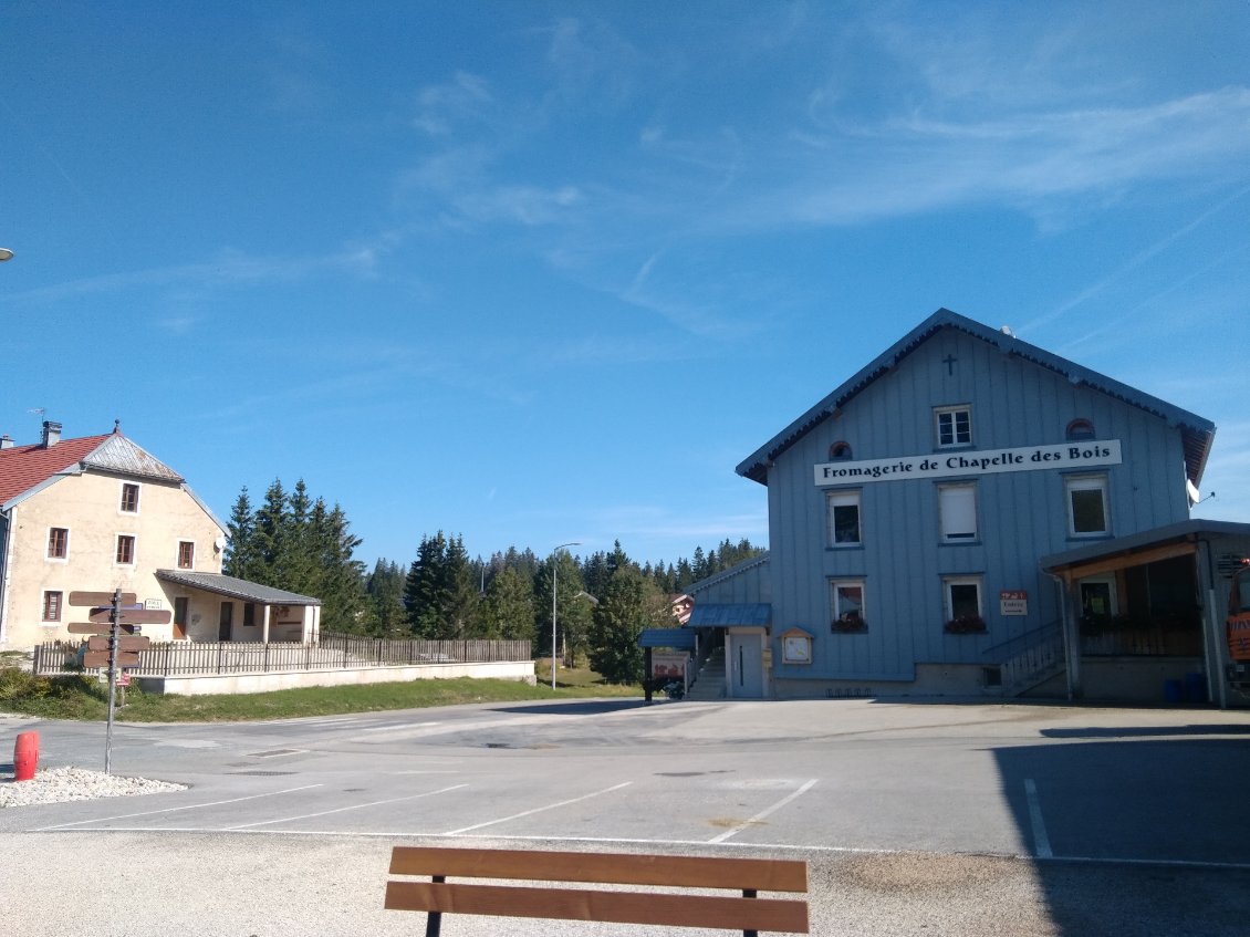 Un village = une fromagerie