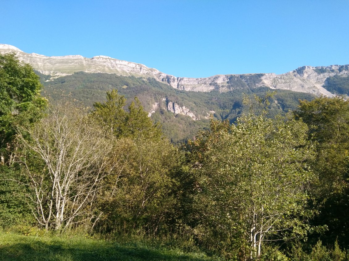 Les Monts Jura vue de la vallée de la Valserine