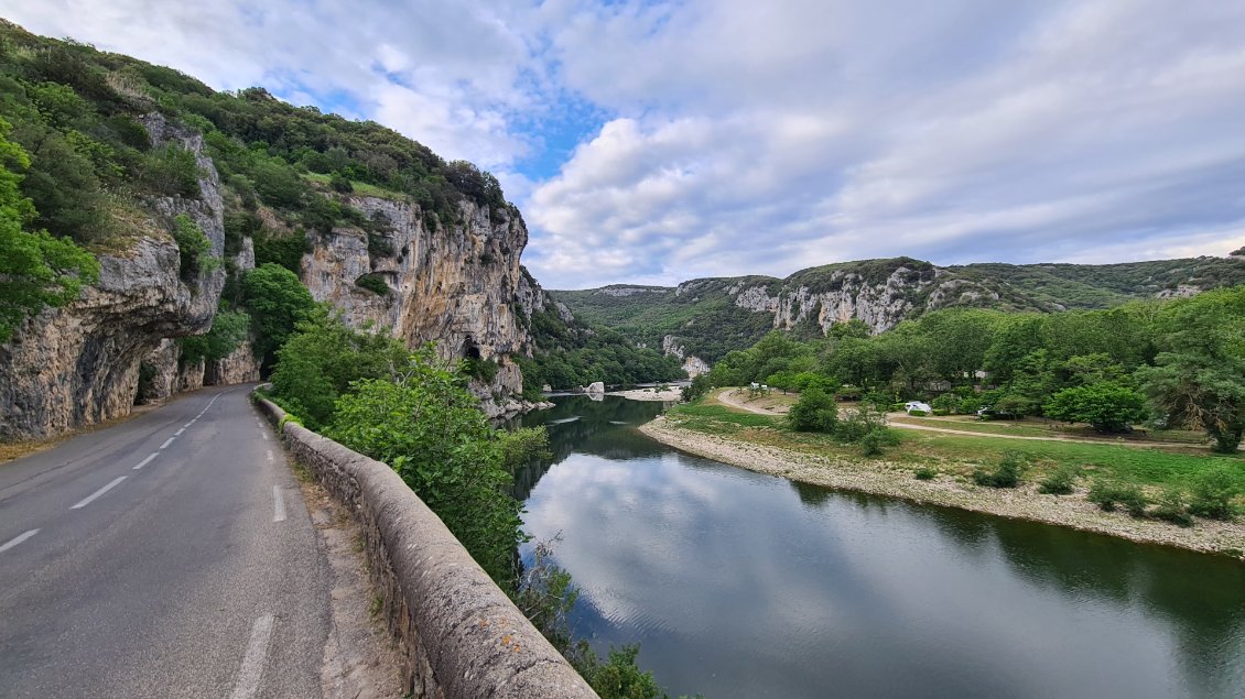 J4: Des Gorges de l'Ardèche à peu après Beaulieu