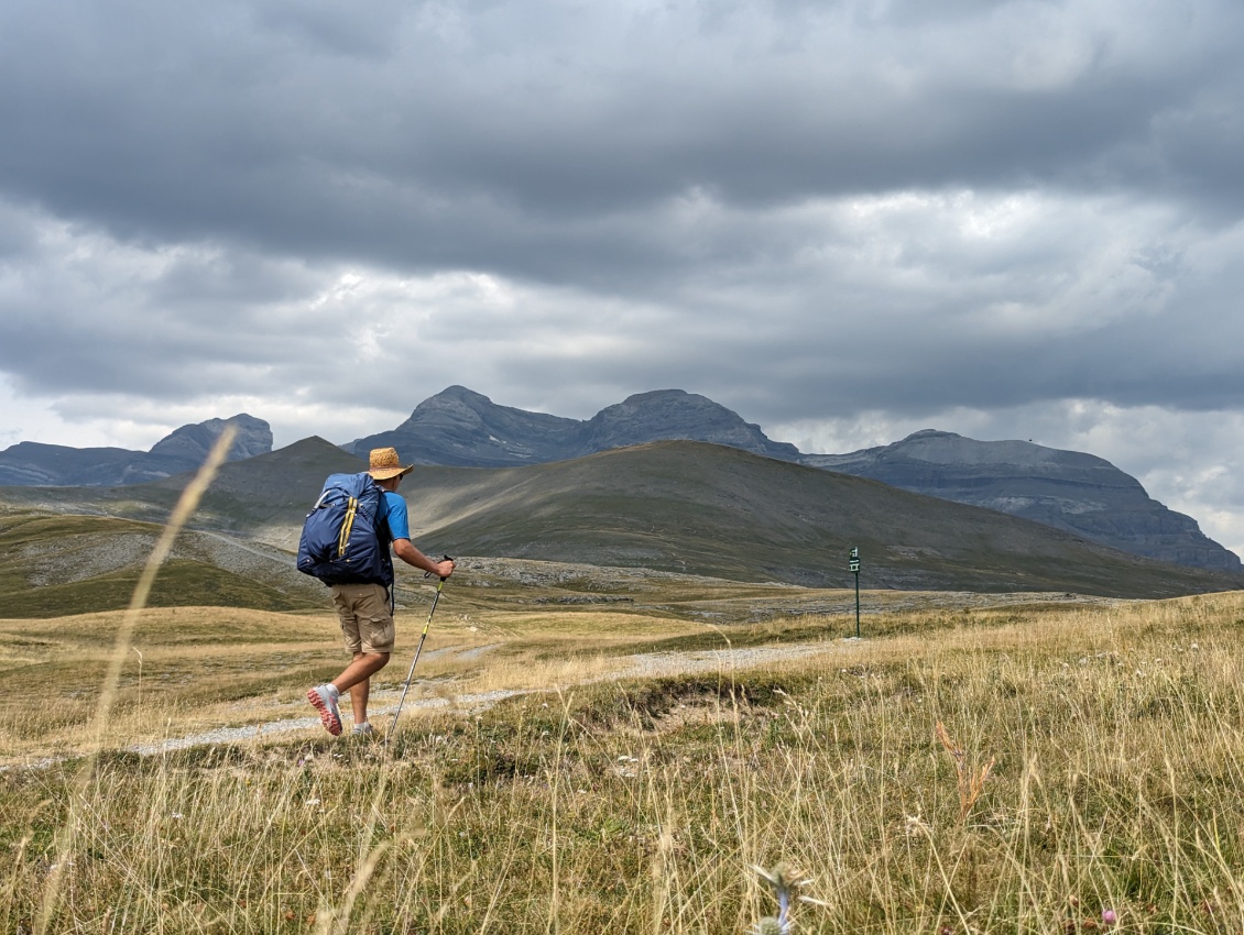 Le plateau qui marque l'entrée dans le parc national Ordesa mont Perdu (et au fond les hauts sommets, dont le mont Perdu)