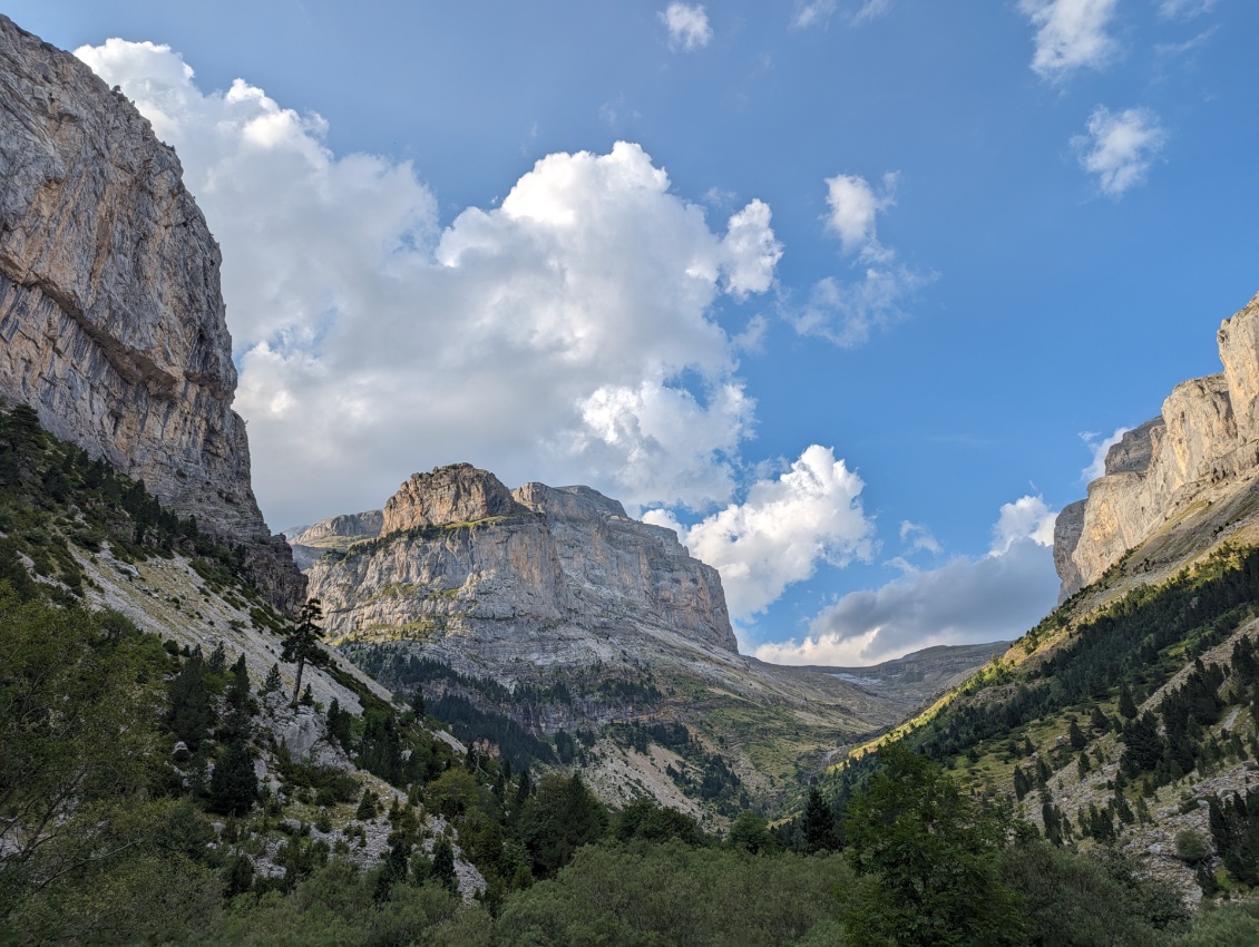 Nous voici à Fuenblanca, on voit bien le parcours d'altitude qui nous attend demain