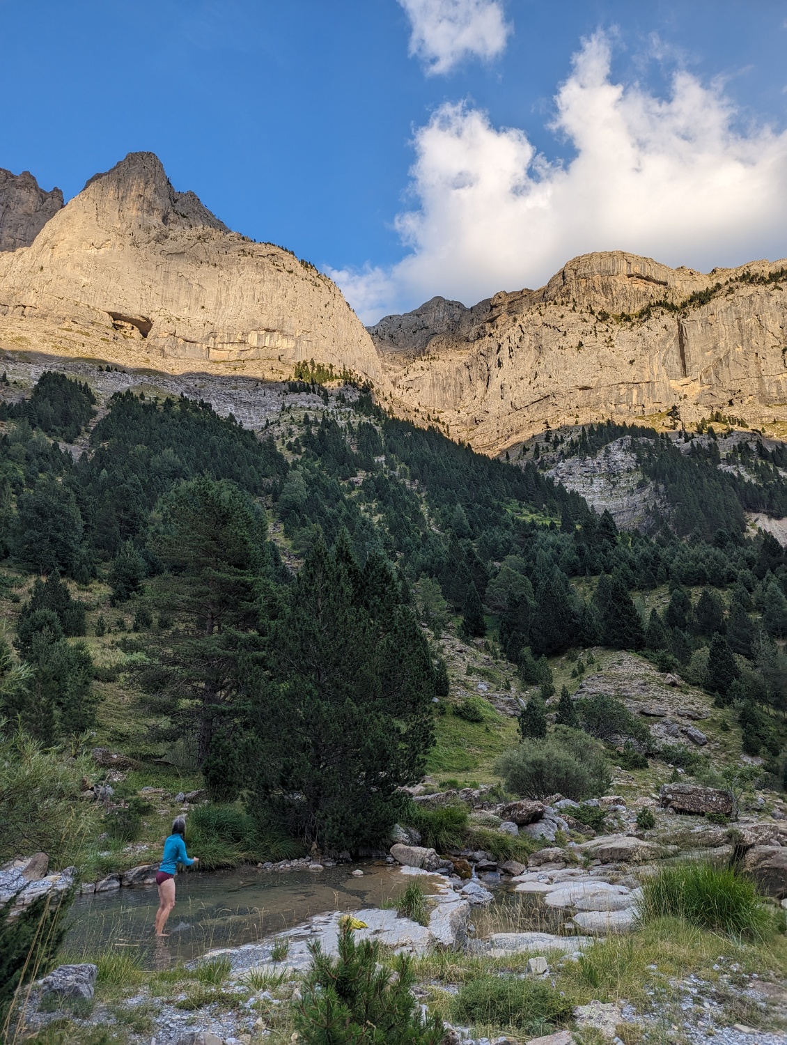 Eau pure, falaises et belles lumières pour ce chouette bivouac à Fuenblanca