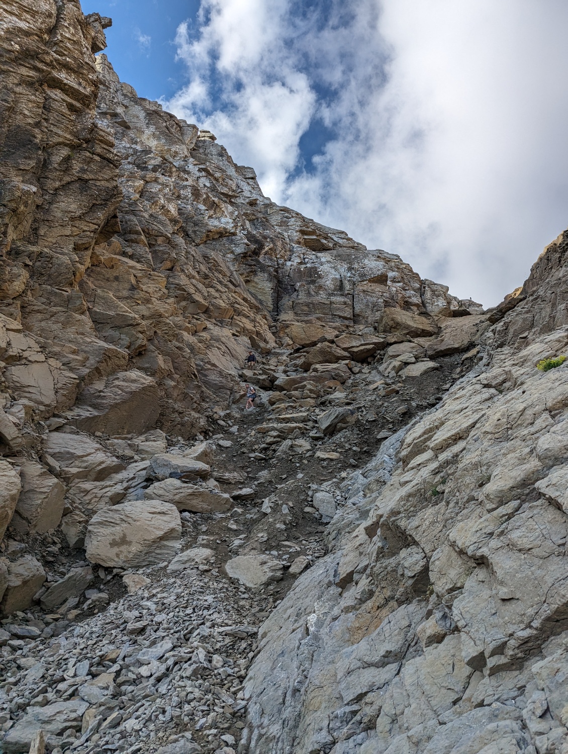 La descente pierreuse côté nord