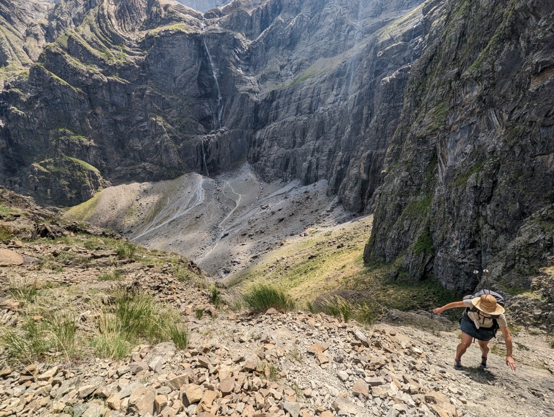 Sentier de l'échelle des Sarradets (nécessite les mains par endroits)