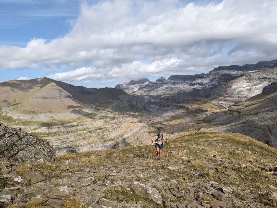 Vue sur Ordesa et tout le beau cheminement d'altitude de la veille