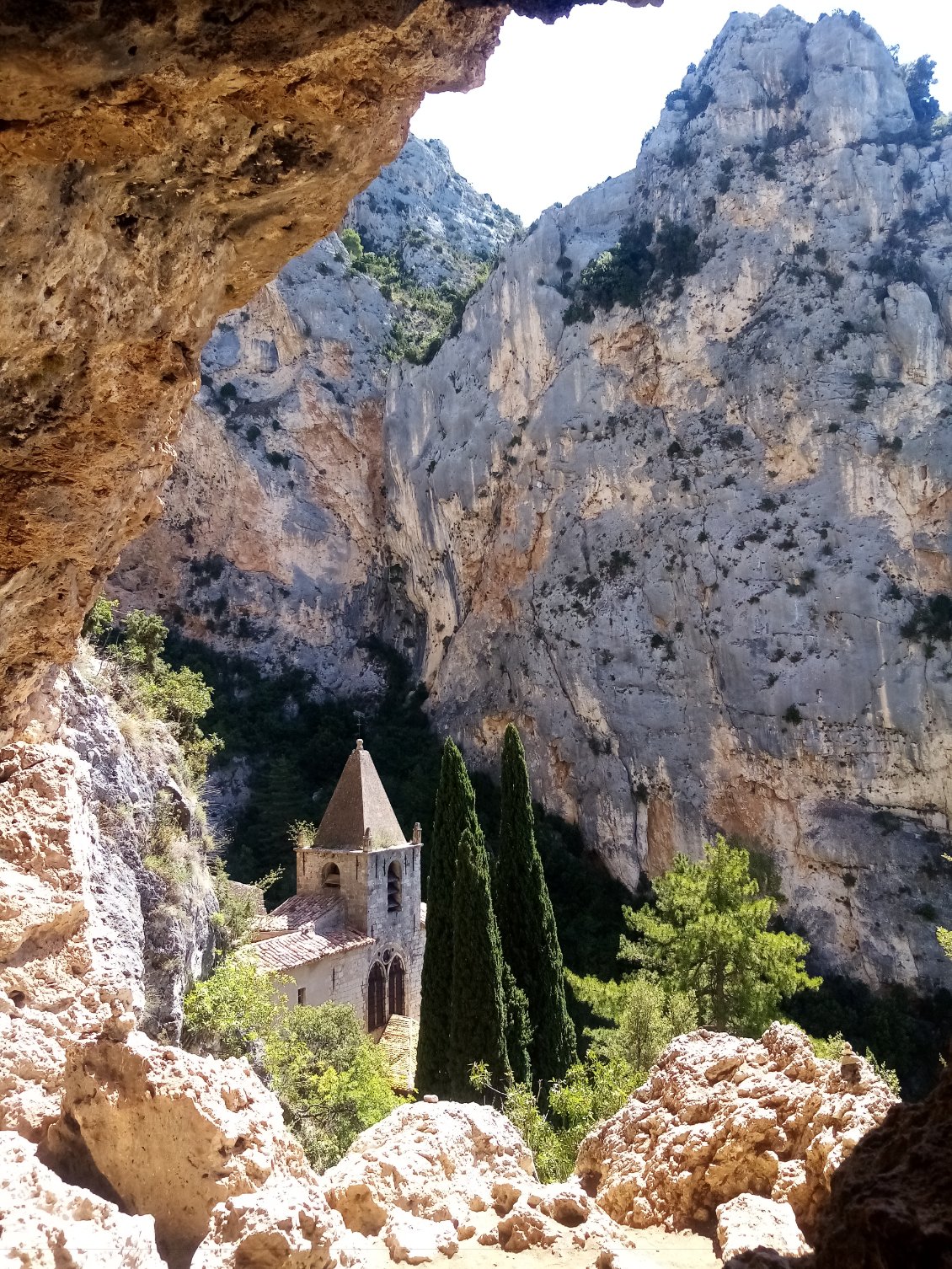 La chapelle Notre-Dame de Beauvoir à Moustiers Sainte Marie est magnifique.