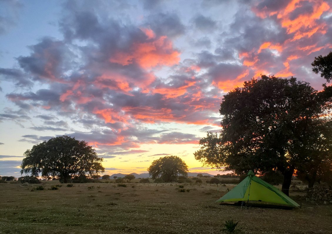 Même au milieu des plaines et des pâturages, on peut faire de beaux bivouacs !