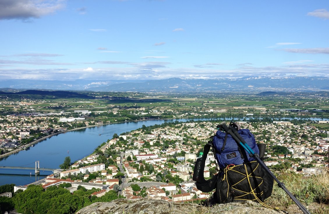 Arrivée à Tournon-sur-Rhône. En face : la Chartreuse et le Vercors.