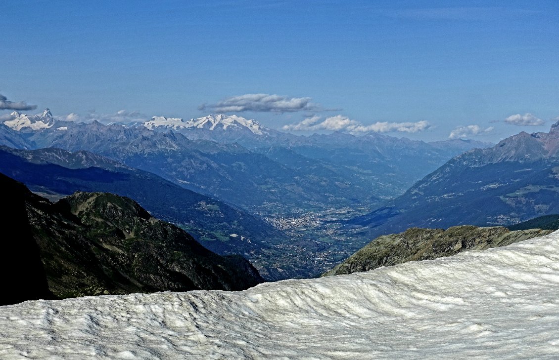 ...et arrive au col de Planaval à 3000m d'altitude, qui surplombe la grande vallée d'Aoste