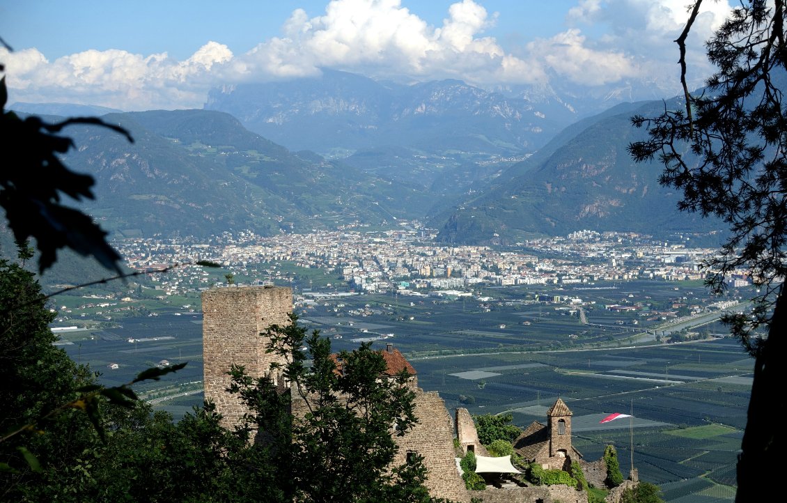 Descente vers Bolzano, qui me rappele mon arrivée à Grenoble il y a trois mois.