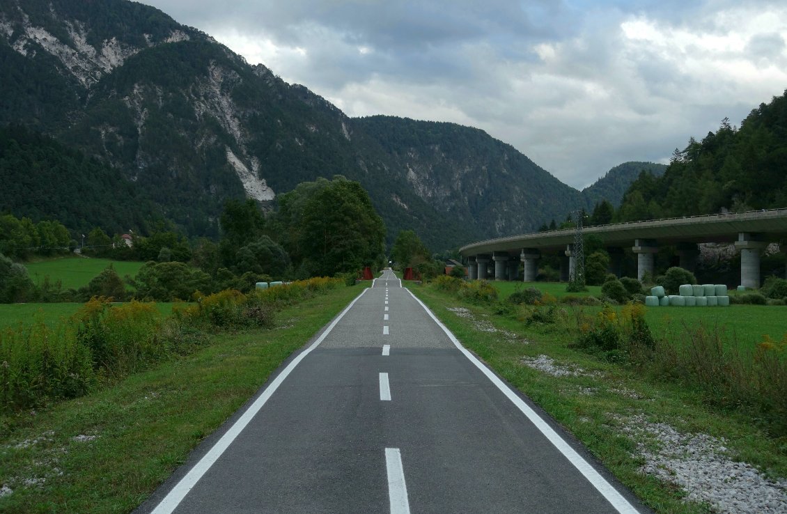 Parfois j'ai beaucoup de plaisir à marcher des heures sur du plat et me voir avancer lentement dans le paysage.