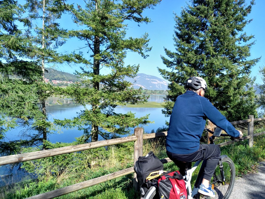 lac du lit du roi et le roi sur son vélo !