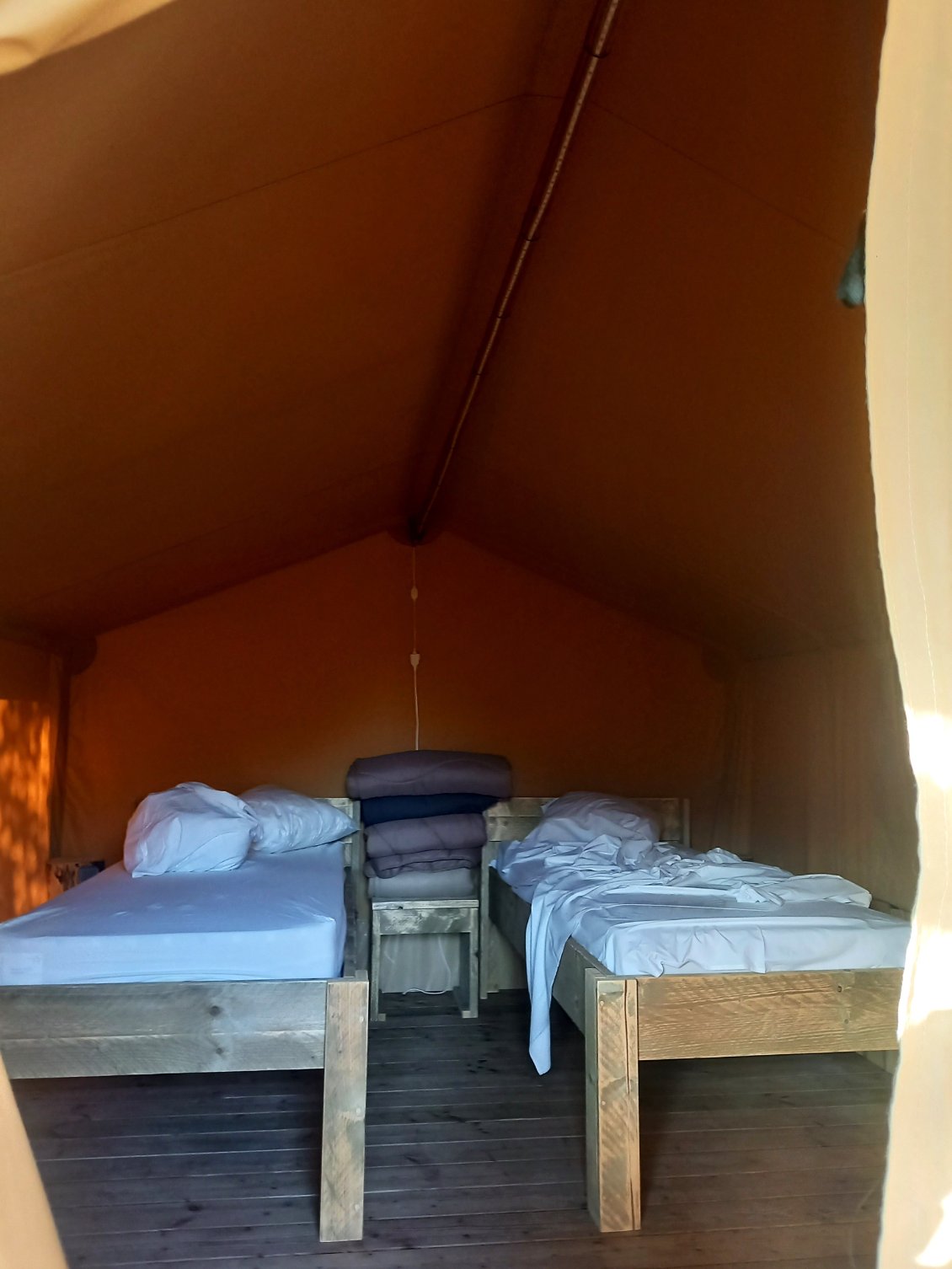 tente bien pratique au camping international - petit camping sur les hauteurs de Seyssel -