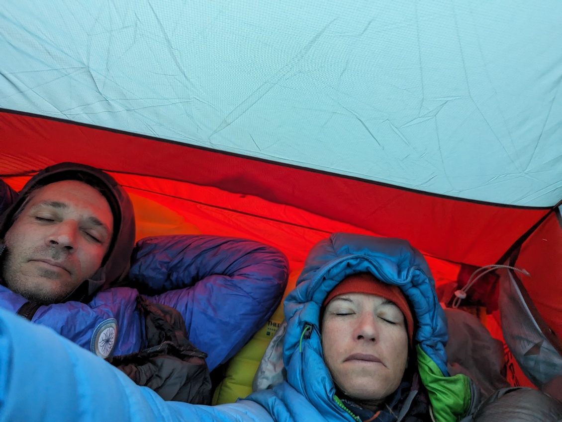 Dans la config des photos ci-dessus, deux dormeurs 1,71 m et 1,78 m