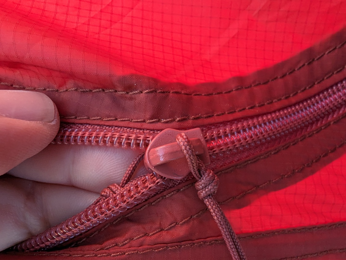 Zip d'ouverture de chambre.