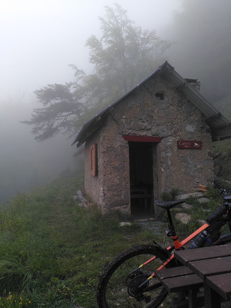 J3 - Bivouac à la cabane de la Cumina, sous le col de Parquetout